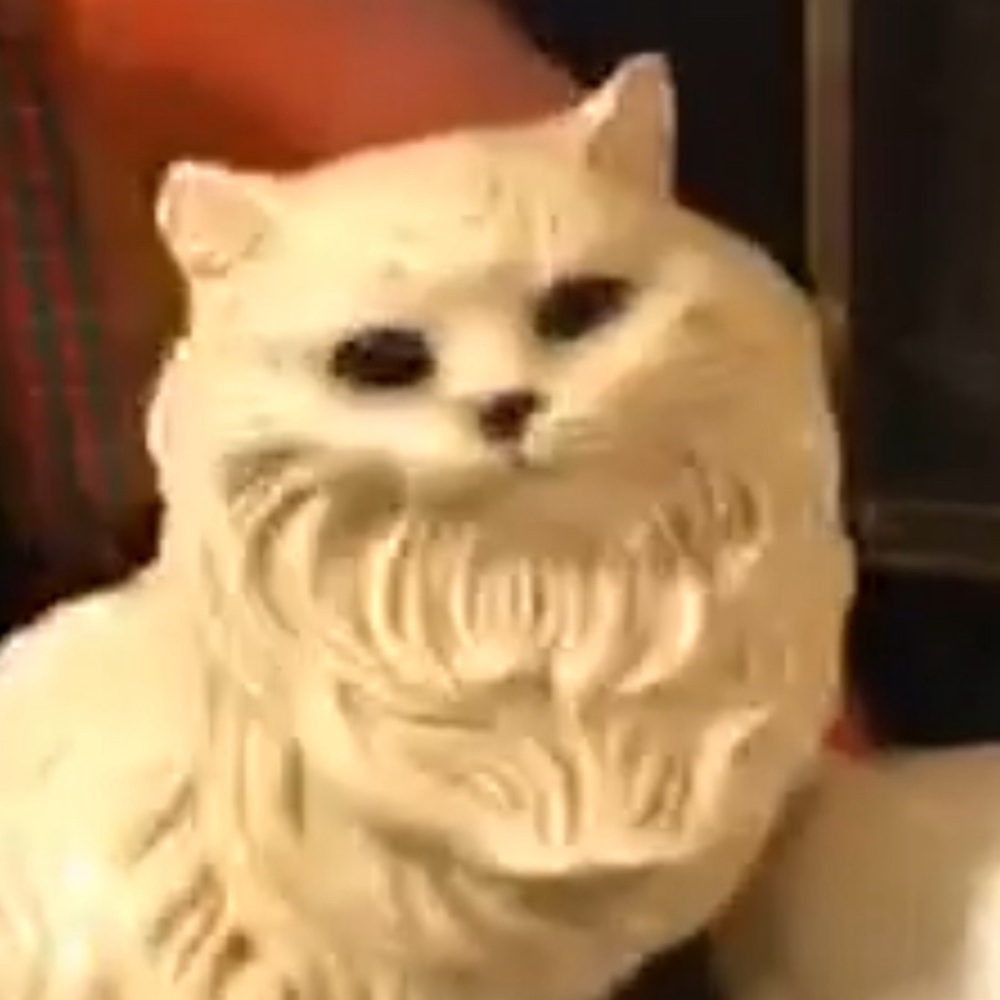 ISO: in search of my grandma’s vintage ceramic white Persian cat statue 🙏🏼